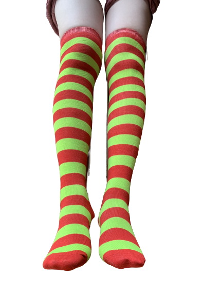 ++พร้อมส่ง++ถุงเท้าสีเขียวแดงความยาวเลยเข่า ความยาว 24 นิ้ว ถุงเท้าแซนตี้ ถุงเท้าซานต้า