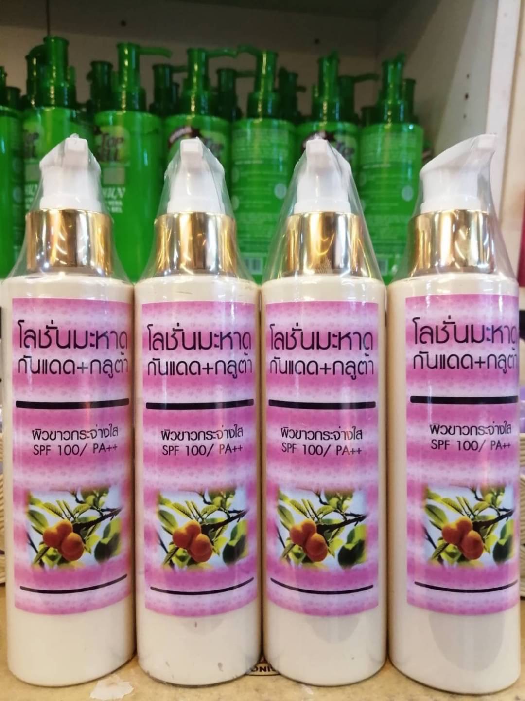 โลชั่นมะหาด กันแดดผสมกลูต้า SPF 50 PA++ โลชั่นกันแดดเนื้อบางเบาที่มีสารกันแดด SPF 100 และกลูต้าบำรุงผิวให้ขาวใสได้อย่างใจ เป็นตัวใหม่ที่ขายดีมากๆคะ