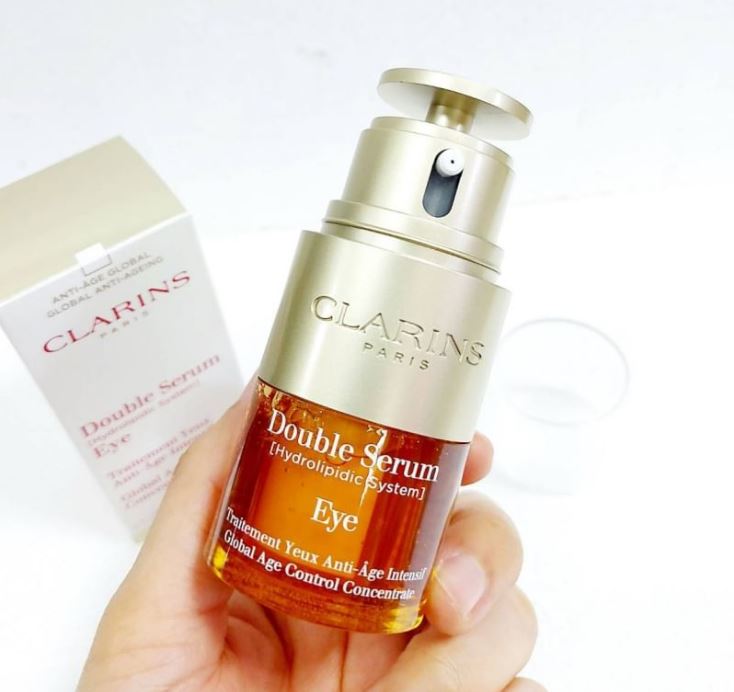 CLARINS Double Serum Eye Global Age Control Concentrate 20 ml. อายเซรัมลดริ้วรอย ยกกระชับ ลดอาการบวม ถุงใต้ตา และความหมองคล้ำ มอบความชุ่มชื่น คืนความสดใสให้รอบดวงดา เติมเต็มร่องผิว ให้ผิวเฟิร์มแน่น อิ่มเอิบ อ่อนเยาว์