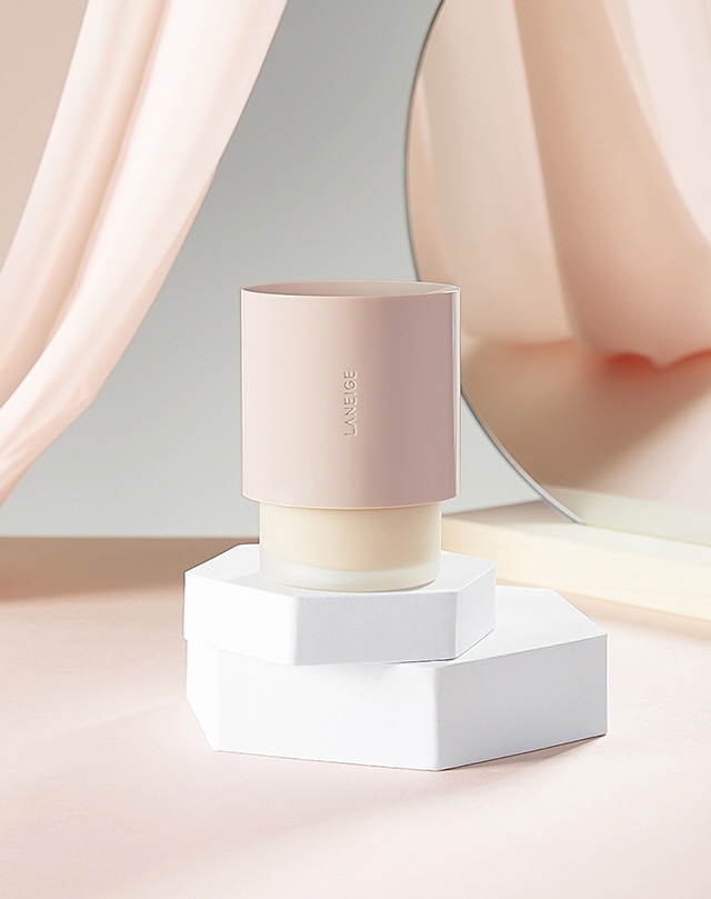 LANEIGE Neo Foundation Glow SPF 16/PA++ 30 ml. รองพื้นสูตรโกลว์ กระจ่างใส ใหม่ล่าสุด ที่มอบความชุ่มชื้น ฉ่ำวาวให้แก่ผิวต่อเนื่องถึง 24 ชั่วโมง ปกปิดรอยได้อย่างแนบเนียน และป้องกันสิ่งสกปรกที่จะมารบกนผิวของคุณให้สวยตลอดทั้งวัน เผยผิวเนียนฉ่ำวาว ดูชุ่มชื้น แ