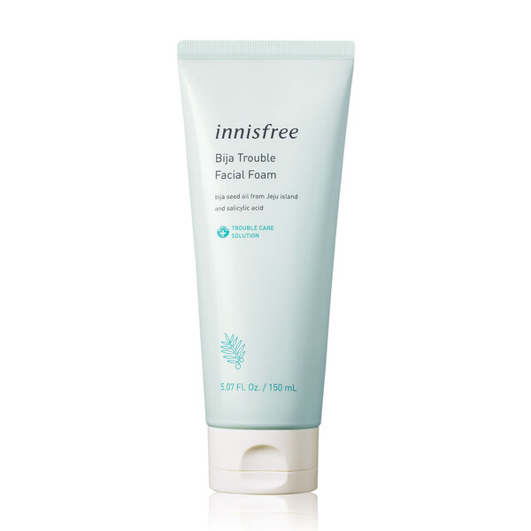 Innisfree BijaTrouble FacialFoam150 g. โฟมล้างหน้าสกัดจากผล bija (บิจา) ลดรอยแดงบนผิวหน้า ลดปัญหาเรื่องสิว และลดรอยต่างๆ หน้าดูกระจ่างใส เหมาะสำหรับทุกสภาพผิว ผิวเป็นสิวง่าย ปลอบประโลมสำหรับผู้ที่มีปัญหาสิว เนื้อเนียนนุ่ม ช่วยทำความสะอาดสิ่งสกปรกอย่างล้ำล