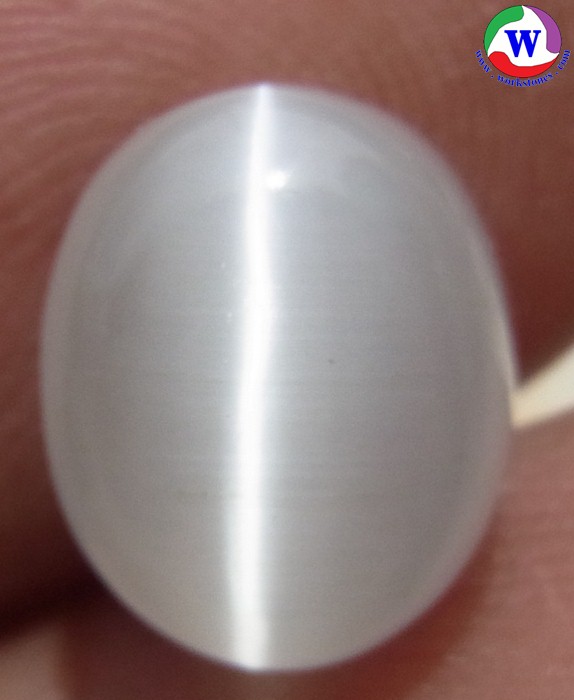 พลอยตาแมว สีขาวนวล  5.65 กะรัต ขนาดหัวแหวน T-8263