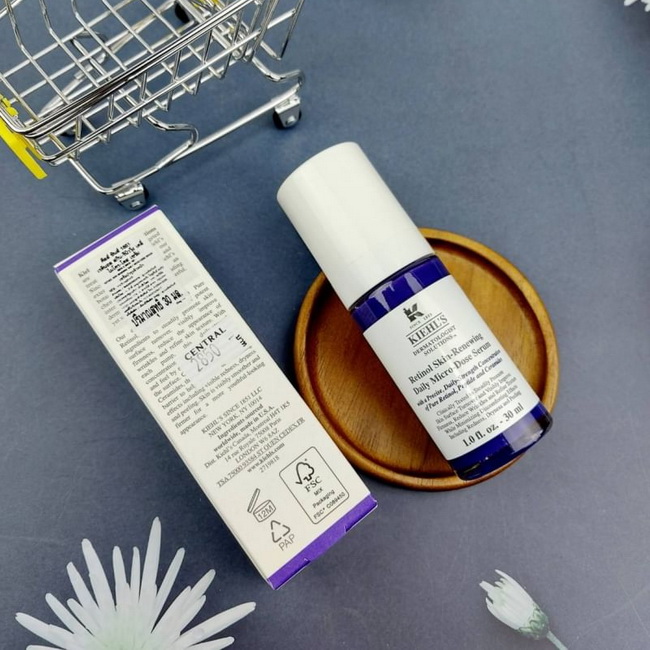 Kiehl's Retinol Skin-Renewing Daily Micro-Dose Serum 30 ml. เซรั่มสูตรอ่อนโยน เหมาะกับทุกสภาพผิว แนะนำให้ใช้ตอนกลางคืน ช่วยให้ผิวแลดูอ่อนเยาว์ กระชับ เนียนละเอียดขึ้น พร้อมช่วยให้ริ้วรอยร่องลึกดูลดลง ด้วย 3 ส่วนผสมที่ทรงประสิทธิภาพ (เรตินอล เซราไมด์แ