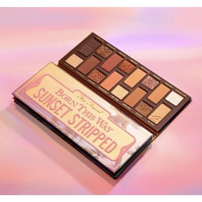 Too Faced Born This Way Sunset Stripped Eye Shadow Palette พาเลตอายแชโดว์สี Earth tone ที่ได้แรงบันดาลใจจากผิวด้วย 16 เฉดสีนู้ดที่ทันสมัย &#8203;&#8203;เม็ดสีแน่น เนื้อเข้มข้น ปาดครั้งเดียวติด ได้รับแรงบันดาลใจจากผิวที่อบอุ่น ร้อนแรง และเซ็กซี่ท้