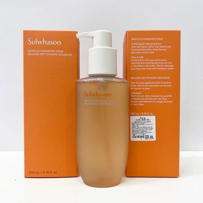 Sulwhasoo Gentle Cleansing Foam 200 ml. คลีนซิ่งโฟมสูตรน้ำ ด้วยฟองโฟมที่เนียนนุ่ม ช่วยขจัดสิ่งสกปรกได้อย่างมีประสิทธิภาพโดยไม่ทิ้งความแห้งตึงแม้หลังล้างหน้า มอบชุ่มชื้นสู่ผิวด้วยเทคโนโลยี Hydra Capture Complex เพื่อผิวชุ่มชื้น และด้วยส่วน