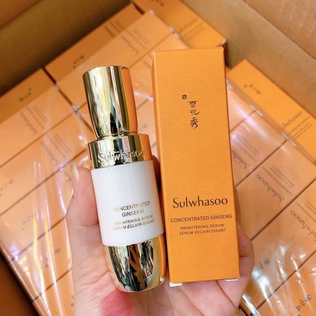 Sulwhasoo Concentrated Ginseng Brightening Serum ขนาดทดลอง 8 ml.เซรั่มบำรุงผิวหน้าด้วยส่วนผสม Ginsenomics และ Melasolv ช่วยปรับผิวให้สว่างกระจ่างใส มอบความเปล่งประกายเรืองรอง เสริมความยืดหยุ่นให้กับผิวถึงขีดสุด