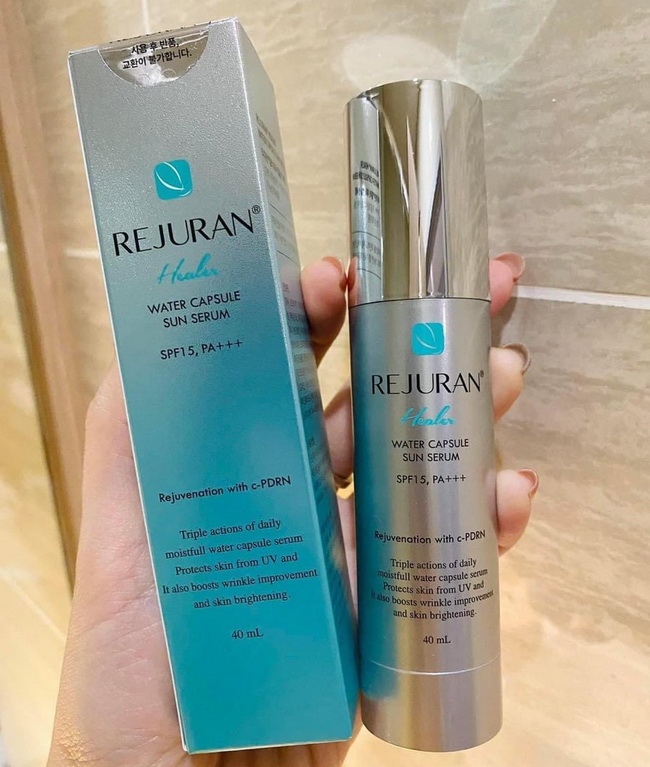 Rejuran Water Capsule Sun Serum SPF15 PA+++ 40ml. กันแดดเนื้อเซรั่ม เนื้อกันแดดเป็นเหมือนแคปซูล แตกตัวเป็นน้ำ ช่วยปกป้องรังสี UVA และ UVB ตัวนี้เป็นทั้งกันแดด + บำรุง ไปพร้อมกัน เป็นเนื้อเซรั่มซึมดี ซึมเร็วมากโดยไม่เหนียวเหนอะหนะ ช่วยปกป้องผิวจากรังสี UVA