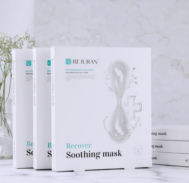 Rejuran Recover Soothing Mask 1กล่อง มี 5 แผ่น มาส์กแผ่นกล่องขาวตัวนี้หายากมากๆค่ะ เป็นแรรไอเทมของคลินิกที่เกาหลี หลังการทำเลเซอร์ ตัวนี้ลดรูขุมขนอย่างปัง ใช้เทคโนโลยีที่จดสิทธิบัตรแต่เพียงผู้เดียวของรีจูรันเพื่อช่วยรักษาและปลอบประโลมผิวที่ตึงเครียด ลดขนา