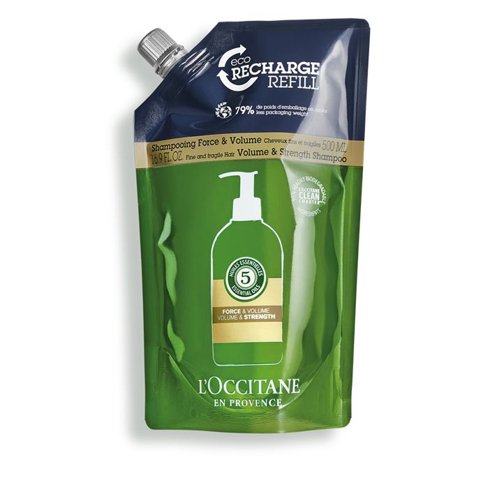 L'OCCITANE Volume & Strength Shampoo Eco-Refill 500ml. รีฟิล ถุงเติม แชมพูสูตรปราศจากซิลิโคนช่วยเสริมความแข็งแรงและเพิ่มความหนาให้กับผมเส้นเล็กและเปราะบาง สามารถเข้าปฏิบัติการล้ำลึกถึงชั้นเส้นใยผม ซึ่งจะช่วยเพิ่มความหนา ทำให้ผมแลดูมีวอลลุ่มขึ้น ผ