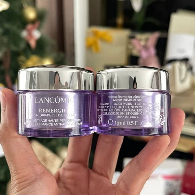 Lancome Renergie H.P.N. 300 Peptide Cream ขนาดทดลอง 15 ml. ครีมบำรุงผิว ฟื้นพลังผิวให้กลับมาดูกระชับ อิ่มฟู นุ่มเด้งอีกครั้ง ด้วยนวัตกรรมลดเลือนริ้วรอยใหม่ล่าสุดจากลังโคม ที่มีส่วนผสมจาก Peptide มากที่สุดที่เคยมีมา กว่า 300 ชนิด พร้อมส่วนผสมที่ช่วยให้การฟ