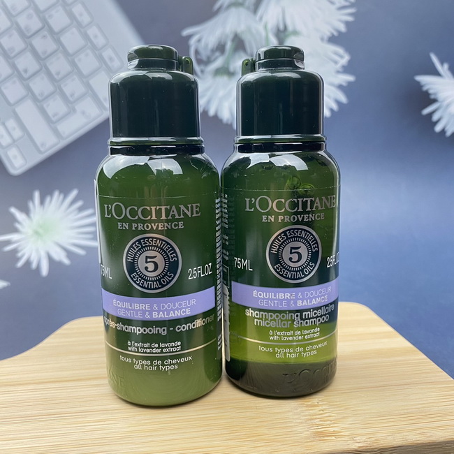 L'OCCITANE Gentle & Balance Micellar Shampoo with Lavender Extract Shampoo & Conditioner ขนาดทดลอง 75ml.*2 ขวด แชมพูและครีมนวดสูตรอ่อนโยน ผสานเทคโนโลยีไมเซล่าที่จะช่วยทำความสะอาดเส้นผมอย่างอ่อนโยน ช่วยขจัดสิ่งสกปรก มลภาวะ และความมันส่วนเกินบน