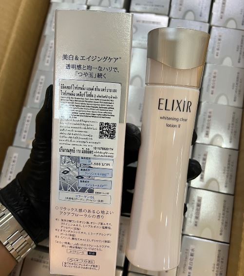 ELIXIR Whitening & Skin Care By Age Whitening Clear Lotion II 170 ml. โลชั่นบำรุงผิว มอบการบำรุงเข้มข้นเพื่อคืนความกระชับ และความกระจ่างใสให้กับผิวหน้า ช่วยให้ผิวที่หมองคล้ำ หยาบกระด้างกลับมานุ่มเนียน เปล่งปลั่ง กระจ่างใส ช่วยเก็บกักน้ำหล่อเลี้ยงผิว ม