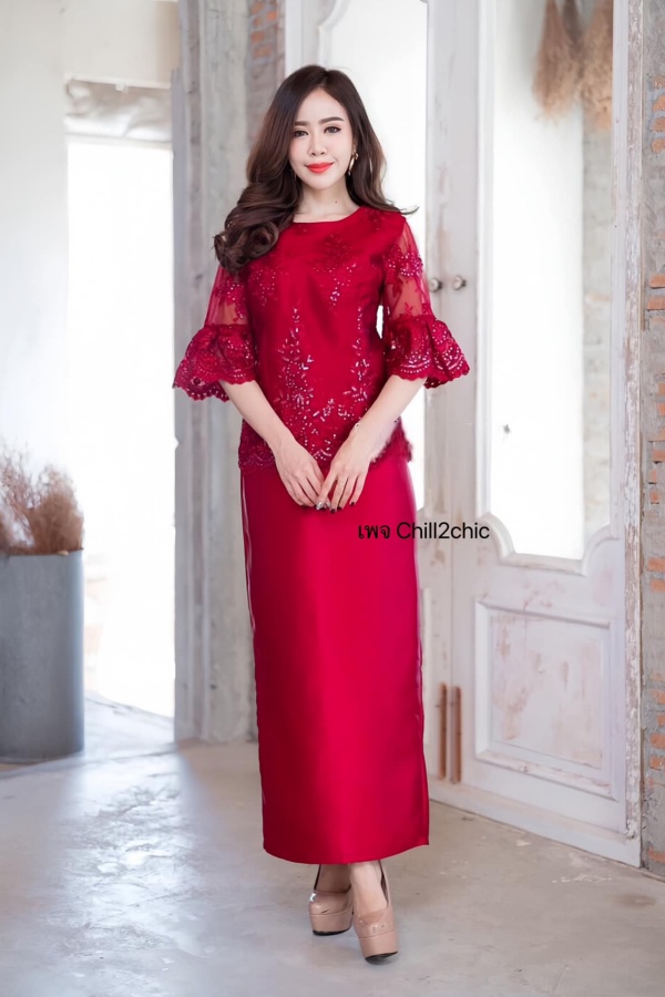 สินค้าเข้าใหม่มีถึง 6XL (อก 55 นิ้ว)  ชุดแม่เจ้าสาว ชุดแม่เจ้าบ่าว ชุดไปงานบุญงานบวช สีฟ้า Set  เสื้อลูกไม้ปักกลิตเตอร์วิ้งๆแขนกระดิ่งแมทกับกระโปรงผ้าไหมทรงสอบงานผ่าด้านหลังกระโปรงช่วยให้เดินง่าย มีซิปหลัง ทรงเรียบหรู