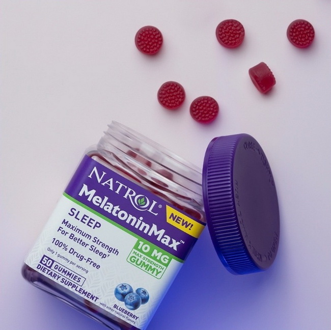 Natrol Gummies Sleep Melatonin Max 10 Mg. 50 Blueberry Gummies ของแท้จาก US 100% วิตามินเมลาโทนินแบบกัมมี่ รสบลูเบอร์รี่ ขนาด 10mg. เหมาะสำหรับคนที่ทาน 5mg. แล้วไม่ง่วงเลย ต้องเปลี่ยนมาทาน 10mg. ช่วยให้ง่วง หลับสนิทดีขึ้นค่ะมีคุณสมบัติกึ่งฮอร์โมน ช่วยให้เ