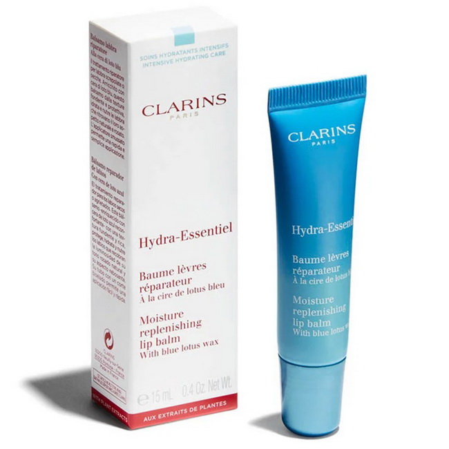 CLARINS Hydra-Essentiel Moisture Replenishing Lip Balm 15ml. ลิปบาล์มให้ความชุ่มชื้นและฟื้นบำรุงเรียวปากเติมความชุ่มชื้นให้ริมฝีปากที่แห้งกร้าน ส่วนส่วนผสมที่อุดมไปด้วยไขสกัดจากบลูโลตัส (blue lotus) ช่วยให้ริมฝีปากรู้สึกสบาย เนื้อบาล์มที่เปี่ยมคุณค่าการบำ