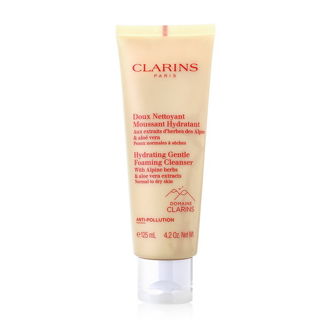 CLARINS Hydrating Gentle Foaming Cleanser 125 ml. คลีนเซอร์สูตรโฟมสำหรับผิวหน้าที่ช่วยเพิ่มความชุ่มชื้นและปรับสมดุลให้แก่ผิวธรรมดาถึงผิวแห้งพร้อมด้วยกลิ่นหอมสดชื่น เนื้อสัมผัสโฟมที่บางเบาและสารสกัดจากพืชที่ให้ความชุ่มชื้น ผิวสะอาดหมดจดและเนียนนุ่ม