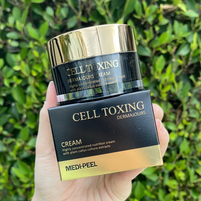 MEDI-PEEL Cell Toxing Dermajours Cream 50g. ครีมสเต็มเซลล์ผิวอวบ สร้างผิวเด็กอ่อนนุ่มมาเติมเต็มร่องริ้วรอยลึกๆ ลดความเหี่ยวย่นด้วยเทคนิค liposomal ดันอาหารผิวพรีเมียม โปรตีน คอลลาเจนลงเซลล์ลึกเหมือนใช้เครื่องผลัก บำรุงที่มีความเข้มข้นสูงพร้อมสารสกัดจากพืช