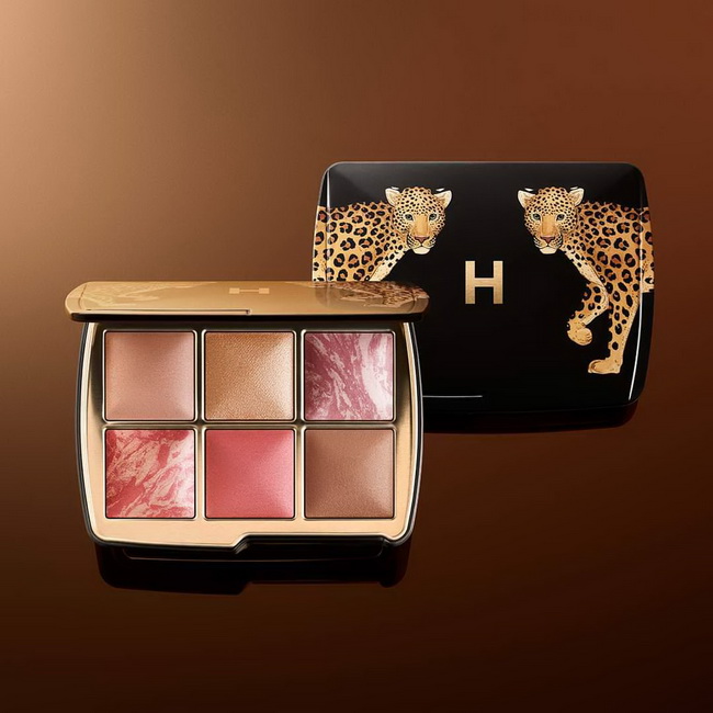 HOURGLASS Ambient Lighting Edit Unlocked Leopard Palette (Limited Edition) 6*1.4 g พาเลทที่มาพร้อม 6 เฉดสีที่สามารถใช้ได้ทุกวัน รวมเฉดสีขายดี 5 สี กับเฉดสีใหม่สุดเอ็กซ์คลูซีฟมาพร้อม 1 เฉดสีใหม่สำหรับบลัชออน ได้แก่สี Ethereal Flushเพื่อสร้างผิวสวย มีมิติ พ