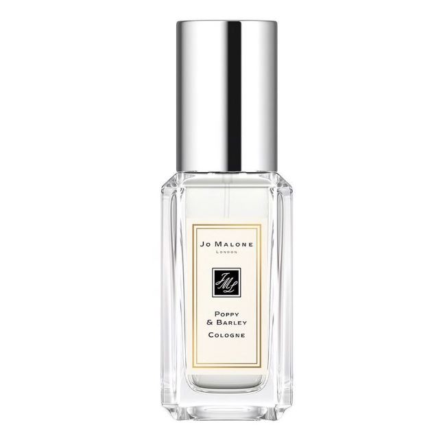 Jo Malone London Poppy & Barley Cologne ขนาดทดลอง 9 ml. โคโลญจน์น้ำหอม แนวฟรุ๊ตตี้ฟลอรัลเพิ่มความรู้สึกสดใสมีชีวิตชีวาด้วยกลิ่นกุหลาบและดอกป๊อปปี้ และดอกไวโอเล็ต ผสานความสดฉ่ำของผลแบล็คเคอร์แรนท์ รายล้อมไว้ด้วยกลิ่นหอมจากรำข้าวบาร์เลย์ที่นุ่มนวล และไว