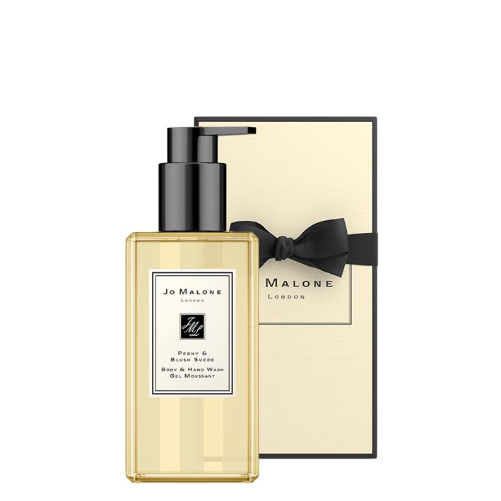 Jo Malone London Peony & Blush Suede Body & Hand Wash 250 ml. (พร้อมกล่อง) เจลอาบน้ำ เพื่อมอบสัมผัสสดชื่นหลังการใช้ กลิ่นหอมละมุนสดชื่นไปด้วยกลิ่นดอกพีโอนี่ กลิ่นหอมตะกูลฟลอรอล หัวใจสำคัญแห่งเสน่ห์ พิโอนี่ ดอกไม้ที่เปี่ยมไปด้วยค่านิยมที่งดงาม บอบบ