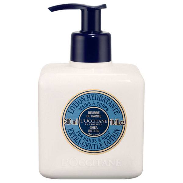 L'Occitane Shea Butter Hands & Body Extra-Gentle Lotion 300 ml. โลชั่นเชีย บัตเตอร์ เพื่อนที่ดีที่สุดของคุณในช่วงเวลาผิวแห้งเสีย สูตรนี้อุดมไปด้วย เชีย บัตเตอร์ 5% ซึ่งจะช่วยมอบความชุ่มชื้นอย่างล้ำลึก โดยไม่ทำให้ผิวเหนียวเหนอะหนะ ซึมซาบไว้ คงไว้ซ