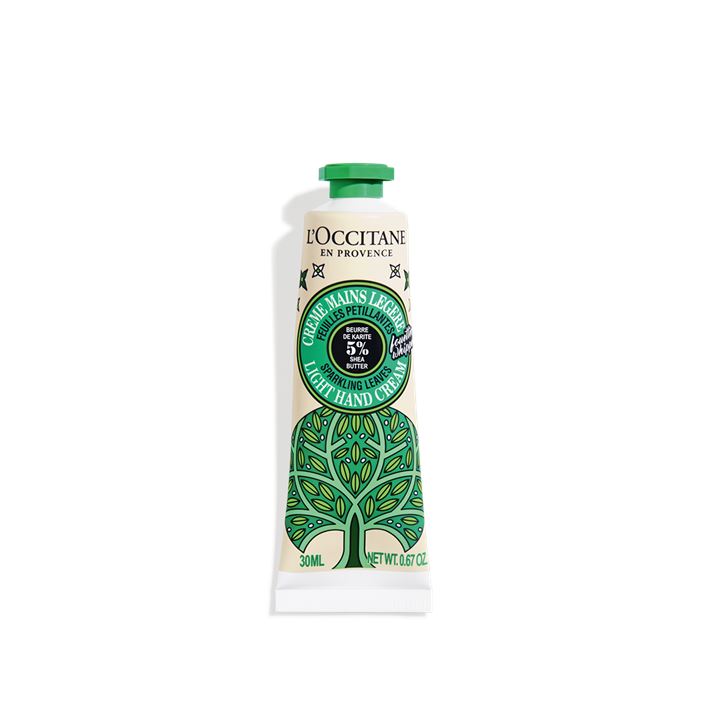 L'Occitane Holiday 2023 Shea Sparkling Leaves Light Whipped Hand Cream 30 ml. แฮนด์ครีมเนื้อวิปป์ นุ่มฟูอุดมด้วย Shea Butter 5% และ Olive Oil จากโพรวองซ์ ช่วยบำรุงปกป้องผิวมือ และทำให้ผิวนุ่มนวลน่าสัมผัส ไม่แห้งกร้าน พร้อมมอบกลิ่นหอมสะอาดละเอียดอ่อนม