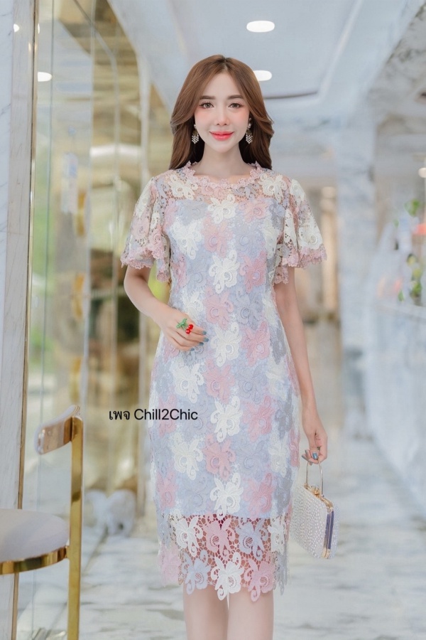 ชุดออกงาน ชุดไปทำงาน  เดรสลูกไม้ทรีโทน โทนสีฟ้าชมพู สีใส่ได้หลายธีมงาน แขนสั่นระบาย 