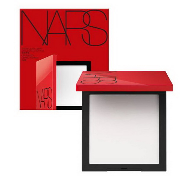 Nars Light Reflecting Pressed Setting Powder Translucent Crystal Jumbo 16 g. Limited Edition ไซส์ใหญ่พิเศษ แป้งขายดีอันดับหนึ่งของนาร์ส เนื้อบางเบา มอบฟินิชเปล่งปลั่งเป็นประกาย ผิวดูสวยในทุกแสงช่วยให้เมคอัพติดทน ฟินิชบางเบา แนบเนียน สูตรหรูหรา ยอดนิยม เกล