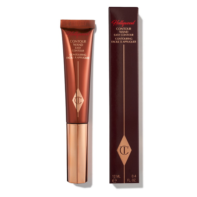Charlotte Tilbury Hollywood Contour Wand 12 ml. สี Medium-Deep คอนทัวร์เนื้อครีมในหลอดพร้อมหัวฟองน้ำ เป็น Must Have ของสาวๆ ตัวช่วยจัดการใบหน้าให้แลดูมีมิติอย่างเป็นธรรมชาติ สามารถสร้างกรอบหน้า ไล้ดั้ง สร้างสันจมูก ทาแล้วใช้นิ้วมือ ฟองน้ำ หรือ