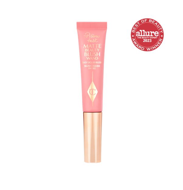 Charlotte Tilbury Pillow Talk Matte Beauty Blush Wand สี Pillow Talk Pink Pop 12 ml. ใหม่! ลิควิดบลัชออนเนื้อแมตต์ เกลี่ยง่ายด้วยปลายนิ้ว ผสานเทคโนโลยี LUMI-BLUR ให้พิกเมนต์สีคมชัดและโดดเด่น แต่คงความนุ่มนวลแบบซอฟต์โฟกัส แต่งแต้มได้อย่างง่ายดายเพียงหมุนหั