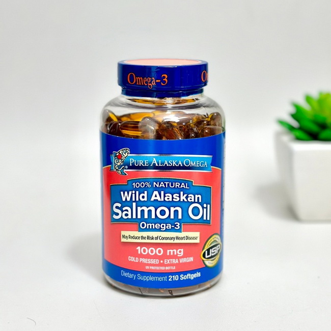 Pure Alaska Omega Wild Alaskan Salmon Oil Omega3 1000 mg 210 Softgels น้ำมันปลาแซลมอนนำเข้าจาก USA ได้รับกรดไขมันโอเมก้า 3 เต็มๆ เนื่องจากตัวนี้ใช้การสกัดเย็น เพื่อคงคุณค่าสารอาหารและวิตามินไว้ได้อย่างดีค่ะ
