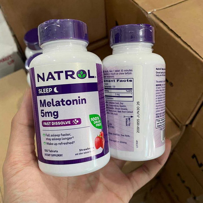 Natrol Melatonin Sleep 5 Mg 150 Tablets Strawberry ของแท้จาก US 100% แพคเกจใหม่ วิตามินเมลาโทนินแบบเม็ดอม รสสตรอเบอร์รี่แสนอร่อย ทานง่าย แค่อมให้ละลายในปาก ไม่จำเป็นต้องดื่มน้ำตาม มีคุณสมบัติกึ่งฮอร์โมน ช่วยให้เราหลับสนิท รู้สึกผ่อนคลาย นอนหลับง่ายขึ้น หล