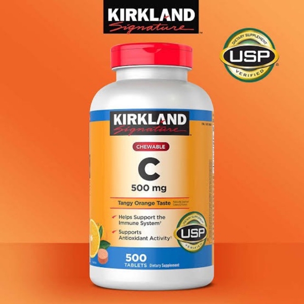 Kirkland Signature Chewable Vitamin C 500 mg. 500 Tablets วิตามินซี 500 mg. จากอเมริกา รูปแบบเม็ดเคี้ยวอร่อย รสส้ม Tangerine เปรี้ยวหวาน เด็กกินได้ผู้ใหญ่กินดี กินแล้วไม่เป็นหวัด เพิ่มภูมต้านทาน ลดการก่อสารอนุมูลอิสระด้วย และบอกเลยที่เมืองไทยไม่ค่อยมีวิตา