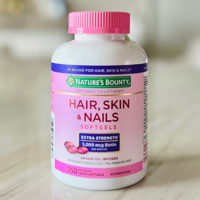 Nature's Bounty Optimal Solutions Hair, Skin & Nails Extra Strength 5.000 mcg Biotin 250 Liquid Softgels ไบโอติน (Biotin) ขนาด 5,000 ไมโครกรัมต่อหน่วยบริโภค บำรุงผม ผิว และเล็บให้สุขภาพดี และอุดมด้วยวิตามิน เอ, วิตามิน บี 1 บี 2 บี 6 บี 12, วิตาม