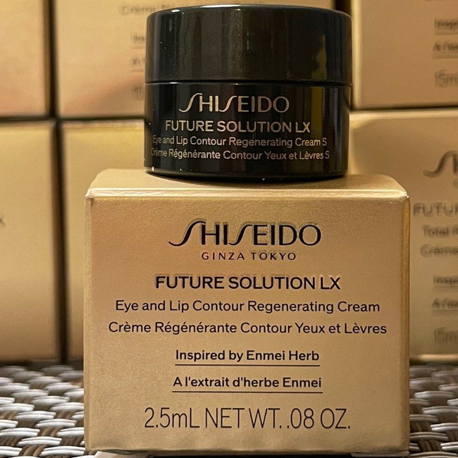 Shiseido Future Solution LX Eye and Lip Contour Regenerating Cream S ขนาดทดลอง 2.5ml. ครีมบำรุงผิวรอบดวงตาและริมฝีปาก สูตรเข้มข้น สูตรใหม่ ช่วยมอบความชุ่มชื้นสูง เพื่อการดูแลผิวรอบดวงตาและรอบริมฝีปากให้นุ่มนวล เรียบเนียน แลดูมีชีวิตชีวาจากภายใน* พร้อมเพิ่