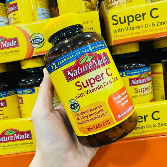 Nature Made Super C With Vitamin D3 & Zinc200 Tablets วิตามิน C สูตรเข้มข้นชนิดเม็ดครบจบในเม็ดเดียว ด้วย 5 สารอาหารสำคัญเสริมวิตามินดี3 และซิงค์ ช่วยเสริมสร้างระบบภูมิคุ้มกัน ป้องกันการอักเสบ ต่อต้านอนุมูลอิสระ ซ่อมบำรุงระบบเอนไซม์