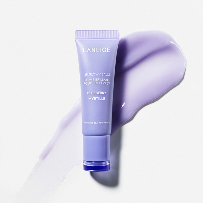 Laneige Lip Glowy Balm 10g. #Blueberry กลิ่นบลูเบอร์รี่ ลิปบาล์มเนื้อบางเบาและอุดมไปด้วยความชุ่มชื้น พร้อมด้วยเชียและบัตเตอร์เมล็ดมูรูมูรู เพื่อริมฝีปากที่นุ่ม ชุ่มชื้น และน่าจูบเป็นพิเศษตลอดทั้งวัน