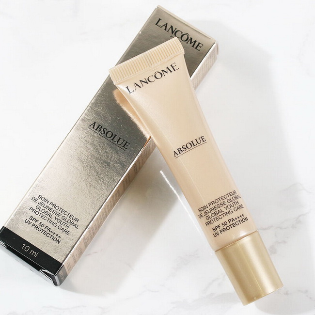 LANCOME Absolue Global Youth Protecting Care SPF 50+ PA++++ ขนาดทดลอง 10 ml. ครีมกันแดดตัวท็อปหายาก เป็นทั้งกันแดด ทั้งบำรุง ทั้งเป็นเบสให้ผิวสวยครบเลย 3in1 มีคุณสมบัติแอนติอ็อกซิแดนท์ ช่วยปกป้องผิวจากความร่วงโรยได้อย่างมีประสิทธิภาพ พร้อมเพิ่มพลังปกป้องใ