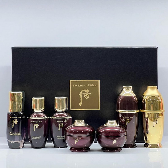 The History of Whoo Hwanyu 7pcs Special Gift Kit เซ็ทบำรุงจักพรรดินี เพื่อผิวอ่อนเยาว์ลง 10 ปีในไลน์ที่แพงที่สุด บำรุงครบจัดเต็มระดับพรี่เมี่ยม 7 ขั้นตอนสูตรเข้มข้นจากเอกสิทธิ์ของแบรนด์ ที่คิดค้นผลิตภัณฑ์ที่สามารถย้อนอายุของผิวให้อ่อนเยาว์ลง ด้วยส่วนผสมสม