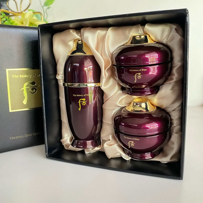 The History of Whoo Hwanyu 3pcs Special Gift Kit เซ็ทบำรุงจักพรรดินี เพื่อผิวอ่อนเยาว์ลง 10 ปีในไลน์ที่แพงที่สุด บำรุง 3 ขั้นตอนสำคัญ สูตรเข้มข้นจากเอกสิทธิ์ของแบรนด์ ที่คิดค้นผลิตภัณฑ์ที่สามารถย้อนอายุของผิวให้อ่อนเยาว์ลง ด้วยส่วนผสมสมุนไพรหายากอันทรงคุณ