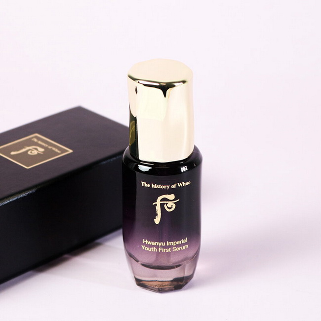 The History of Whoo Hwanyu Imperial Youth First Serum ขนาดทดลอง 15ml.เฟิร์สเซรั่มตัวใหม่ของไลน์ Hwanyuเซรั่มขั้นตอนแรกที่ทำให้ผิวนุ่มและเสริมสร้างผิวให้แข็งแรงเพื่อให้ผิวมีสุขภาพดี ลดการอุดตัน ทำให้สามารถซึมซับการบำรุงในขั้นตอนต่อไปได้ดียิ่งขึ้น