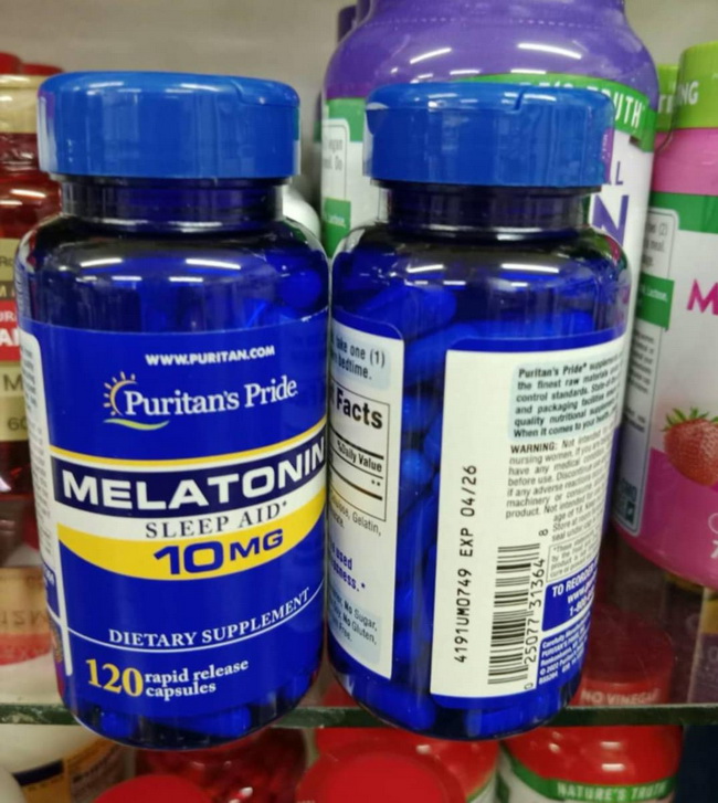 Puritan's Pride Melatonin Sleep Aid 10 mg 120 Capsules พูริแทนไพร์ม ผลิตภัณฑ์เสริมอาหารเมลาโทนิน 10 mg. นำเข้าจากอเมริกา สำหรับผู้ที่นอนหลับยาก เคยทานเมลาโทนิน 3-5 mg. แล้วยังนอนหลับไม่ดีพอ จำเป็นต้องเพิ่มโดสของเมลาโทนิน จะทำให้คุณหลับลึก มีสมาธิดีขึ