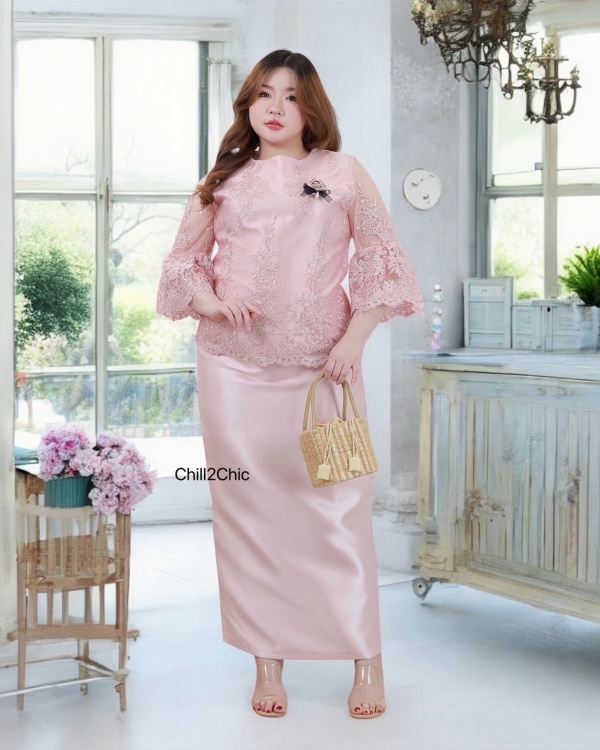 สินค้าเข้าใหม่มีถึง 5XL (อก 52 นิ้ว)  ชุดแม่เจ้าสาว ชุดแม่เจ้าบ่าว ชุดไปงานบุญงานบวช สีชมพูแชมเปญ  Set  เสื้อลูกไม้ปักกลิตเตอร์วิ้งๆแขนกระดิ่งแมทกับกระโปรงผ้าไหมทรงสอบงานผ่าด้านหลังกระโปรงช่วยให้เดินง่าย มีซิปหลัง ทรงเรียบหรู