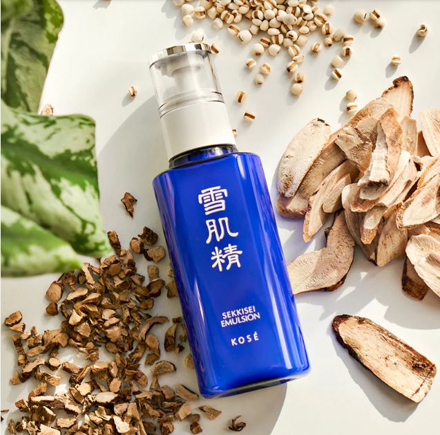 Kose Sekkisei Emulsion ขนาดทดลอง 70 ml. น้ำนมบำรุงผิว เพื่อผิวขาว ใส ผิวคงความชุ่มชื่นอย่างสมดุล ผิวเนียนนุ่ม น่าสัมผัส ด้วยส่วนผสมของสมุนไพรตะวันออก ที่เสริมการทำของผิวให้ดียิ่งขึ้น สีผิวสม่ำเสมอ ขาว ใส มีความชุ่มชื่นขึ้น ให้ผิวมีสุขภาพดีขึ้นจนรู้สึกไ
