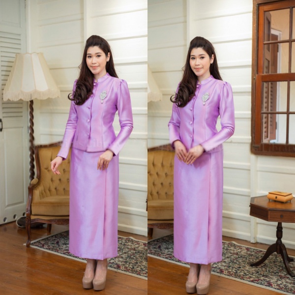 ชุดไทยจิตรลดาสีม่วง ชุดแม่เจ้าสาว ชุดแม่เจ้าบ่าว ชุดไปงานบุญงานบวช สีม่วง Set เสื้อผ้าไหมกระดุมหน้า บ่ายกจีบตรงหัวไหล่มาพร้อมกระโปรงทรงสอบยาวผ่าหน้า มาพร้อมซับในทั้งตัว รุ่นนี้ทางร้านตั้งใจทำสุดๆ ทั้งแบบและคัตติ้งปราณีตที่สุด ,