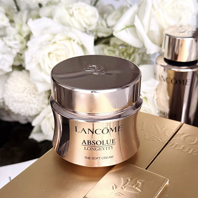 Lancome Absolue Longevity Soft Cream ขนาดทดลอง 15 ml. สูตรใหม่ล่าสุด ของครีมลดริ้วรอยสูตรพรี่เมี่ยมจากลังโคม&#8252;&#65039; ปลดล็อกเวลาแห่งความอ่อนเยาว์ก่อนใคร กับครีมลดริ้วรอยสูตรที่ดีที่สุดจากลังโคม สกินแคร์เพื่อ ผิวที่ดูอ่อนเยาว์ลง 5 ปี