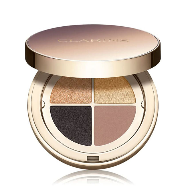 Clarins Ombre 4 Colour Eyeshadow Palette 4.2g. เบอร์ 08 Amber Gradation พาเลตอายแชโดว์ 4 เฉดสีในตลับเดียว ออกแบบมาเพื่อสร้างลุคที่หลากหลาย มีทั้งเนื้อซาติน, แมตต์, ชิมเมอร์ และกลิตเตอร์ สัมผัสเนื้อเนียนนุ่ม เกลี่ยง่าย เม็ดสีแน่นชัด ติดทน จะทาแบบสีเดี่ยวหร