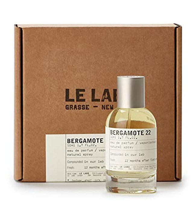 LE LABO Bergamote 22 Eau de Parfum Natural Spray 50 ml. น้ำหอมกลิ่นสุดพิเศษ สำหรับยูนิเซ็กส์ จากเลอ ลาโบ เปิดกลิ่นด้วยความสดชื่น แบบซิตรัส และกลิ่นของ Bergamotโปร่งๆโล่งๆ หอมสะอาดกลิ่นธรรมชาติสุดๆ ให้ความรู้สึกเหมือนเดินอยู่ในทุ่งหญ้าเขียว โล่งๆที่มีต้นไม