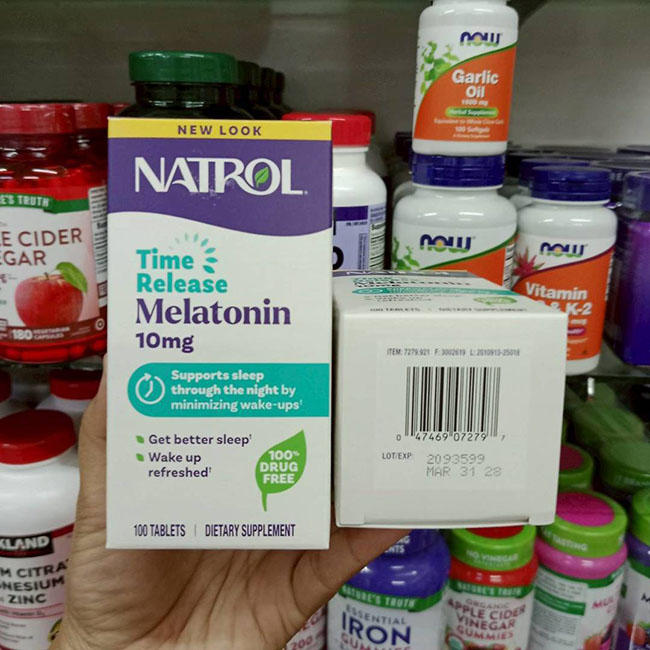 Natrol Sleep Advanced Melatonin 10 Mg 100 Tablets สูตร Time Release ของแท้จาก US 100% New Look แพคเกจใหม่ วิตามินเมลาโทนิน 10 mg. แบบเม็ดกลืน ทานง่าย สำหรับคนนอนหลับยากสุดๆ ทานตัว 5 mg. แล้วยังหลับไม่สนิทค่ะ เป็นเม็ดวิตามินรุ่น Time Release ดูดซึมได้ดียิ่