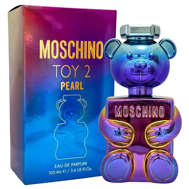 Moschino Toy 2 Pearl Eau de Parfum Natural Spray 100 ml. หัวสเปร์ย น้ำหอมยูนิเซ็กส์มาพร้อมกับขวดตุ๊กตาหมีเท็ดดี้แบร์สีสันแวววาวราวกับภาพลวงตา เป็นกลิ่น Unisexใช้ง่าย สดชื่น Aromatic + Woodyไม้หอมละมุนมากแถมด้วยกลิ่นแซมดอกไม้ หอมหวานนิดๆ แป้งบางๆ ใช้ง่าย ย